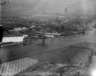 John Brown and Co. shipyards, Clydebank.  Oblique aerial photograph taken facing east.