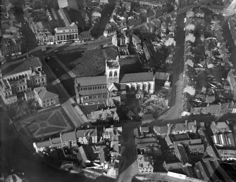 Paisley Abbey, Abbey Close, also showing Paisley Town Hall.  Oblique aerial photograph taken facing north.