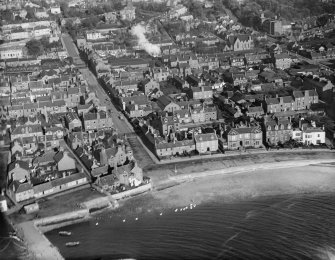 Broughty Ferry, general view, showing Gray Street.  Oblique aerial photograph taken facing north-east.