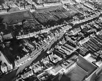 Forfar, general view, showing East High Street and Chapelpark Primary School.  Oblique aerial photograph taken facing north.