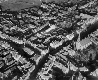 Forfar, general view, showing East High Street with Forfar Parish Church and Town Hall.  Oblique aerial photograph taken facing north-east.