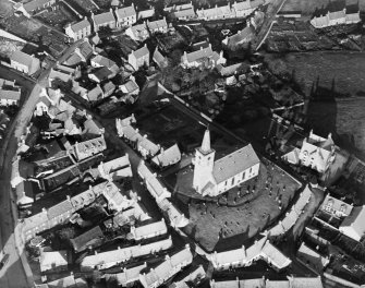 Markinch, general view, showing St Drostan's Parish Church.  Oblique aerial photograph taken facing north-east.