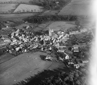 Markinch, general view, showing Commercial Street and St Drostan's Parish Church.  Oblique aerial photograph taken facing east.