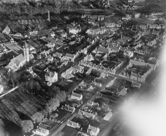 Blairgowrie, general view, showing George Street and James Street Free Church.  Oblique aerial photograph taken facing east.