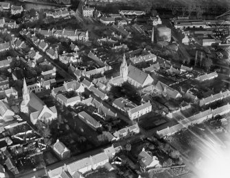 Blairgowrie, general view, showing Union Street and South Free Church.  Oblique aerial photograph taken facing east.