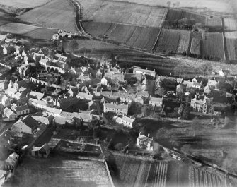 Alyth, general view, showing Bank Street and Old Parish Kirk of St Moloc's.  Oblique aerial photograph taken facing north.