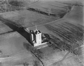 Clackmannan Tower, Clackmannan.  Oblique aerial photograph taken facing north-east.