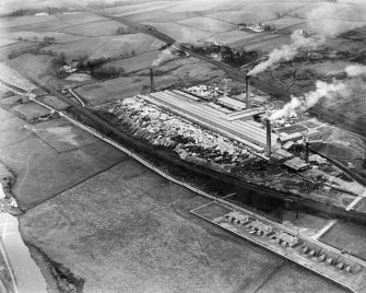 John G Stein and Co. Ltd., Castlecary Brickworks.  Oblique aerial photograph taken facing south-east.