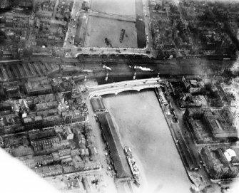 George the Fifth Bridge, New Approach Viaduct and Glasgow Bridge, Glasgow.  Oblique aerial photograph taken facing east.  This image has been produced from a damaged negative.