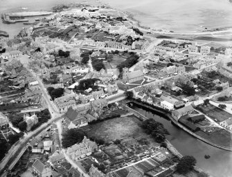 Portsoy, general view, showing Church Hall, Station Hotel and Loch of Soy.  Oblique aerial photograph taken facing north-east.