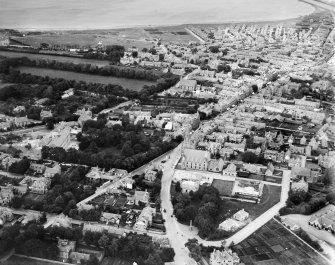 Nairn, general view, showing St Ninian's High Church and the Links.  Oblique aerial photograph taken facing north.