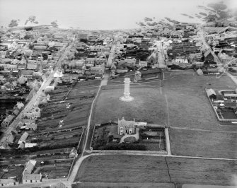 Macduff, general view, showing War Memorial and The Knowes.  Oblique aerial photograph taken facing north-east.