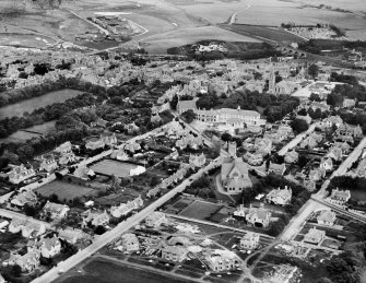 Nairn, general view, showing Old Parish Church and Rosebank Primary School.  Oblique aerial photograph taken facing east.