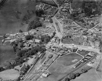 Moffat, general view, showing High Street and St Andrew's Parish Church.  Oblique aerial photograph taken facing north.