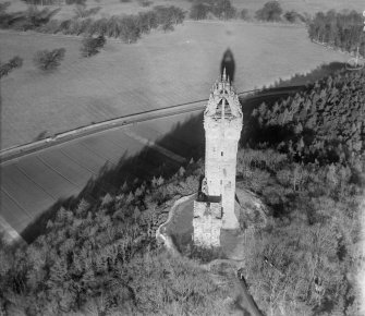 Wallace Monument, Abbey Craig, Stirling.  Oblique aerial photograph taken facing north.