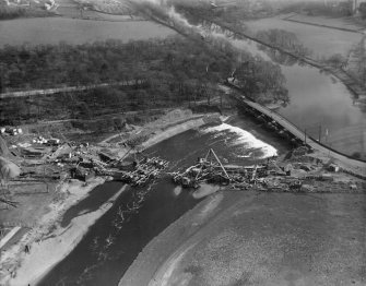 Clyde Bridge, between Hamilton and Motherwell, under construction.  Oblique aerial photograph taken facing south-east.
