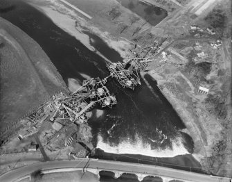 Clyde Bridge, between Hamilton and Motherwell, under construction.  Oblique aerial photograph taken facing north.