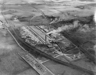 John G Stein and Co. Ltd., Castlecary Brickworks.  Oblique aerial photograph taken facing east.