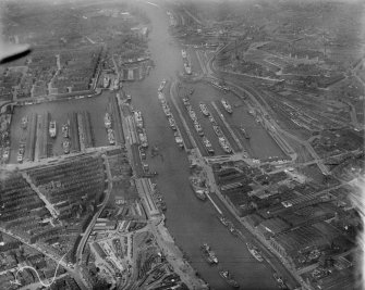 Prince's Dock and Queen's Dock, Glasgow.  Oblique aerial photograph taken facing north-west.