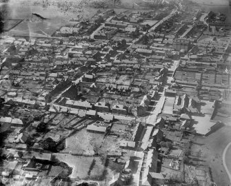Lochgelly, general view, showing High Street and Mid Street.  Oblique aerial photograph taken facing north.  This image has been produced from a damaged negative.
