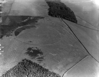 Earthwork, Dalkslaw, Coldingham.  Oblique aerial photograph taken facing south-east.