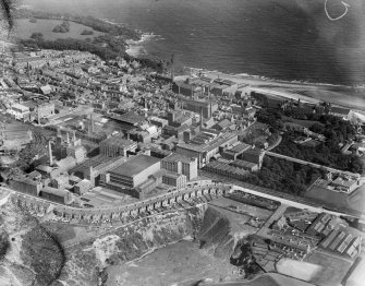Kirkcaldy, general view, showing Nairn's Linoleum Works, Victoria Road and Ravenscraig Park.  Oblique aerial photograph taken facing south-east.  This image has been produced from a damaged negative.