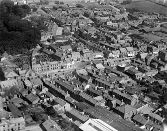 Annan, general view, showing Old Parish Church and High Street.  Oblique aerial photograph taken facing north.