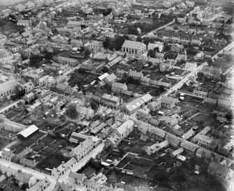Huntly, general view, showing Victoria Road and Parish Church, Church Street.  Oblique aerial photograph taken facing east.