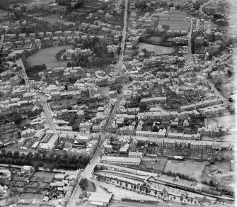 Crieff, general view, showing King Street and Morrison's Academy, Ferntower Road.  Oblique aerial photograph taken facing north-east.