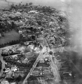 Crieff, general view, showing South United Free Church, Comrie Street and Coldwells Road.  Oblique aerial photograph taken facing south-east.