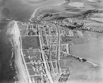 Girvan, general view, showing Stair Park and Dalrymple Street.  Oblique aerial photograph taken facing north.