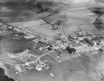 Ballantrae, general view, showing Main Street and The Vennel.  Oblique aerial photograph taken facing north-east.