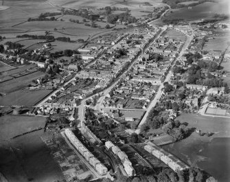 Castle Douglas, general view, showing Carlingwark Street and Queen Street.  Oblique aerial photograph taken facing north.