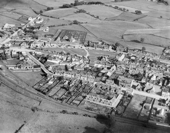 Castle Douglas, general view, showing Cotton Street and Cattle Market, New Market Street.  Oblique aerial photograph taken facing east.
