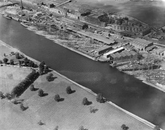 Yarrow and Co. Shipbuilding Yard, South Street and Barclay, Curle and Co. Ltd. Elderslie Shipyard, Glasgow.  Oblique aerial photograph taken facing north.
