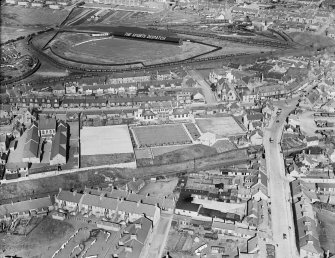 Cowdenbeath, general view, showing Miners' Welfare Institute, Broad Street and Central Park Football Ground.  Oblique aerial photograph taken facing north-west.