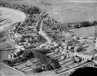 Elie, general view, showing High Street and Parish Church.  Oblique aerial photograph taken facing west.  This image has been produced from a damaged negative.