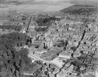 Dunfermline, general view, showing Dunfermline Abbey and Bruce Street.  Oblique aerial photograph taken facing north.
