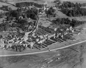 Culross, general view, showing Low Causewayside and Culross Abbey.  Oblique aerial photograph taken facing north.