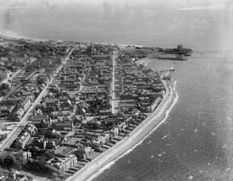 Broughty Ferry, general view, showing Brook Street and Broughty Castle.  Oblique aerial photograph taken facing east.