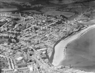 Stonehaven, general view, showing Ann Street and Glenury Viaduct.  Oblique aerial photograph taken facing north.