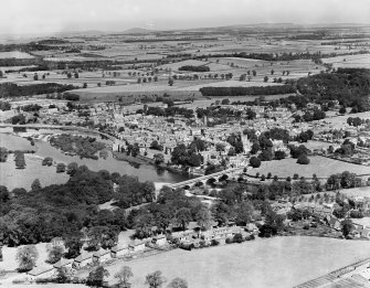 Kelso, general view, showing Kelso Bridge and United Presbyterian Church, East Bowmont Street.  Oblique aerial photograph taken facing north.