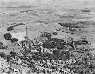 Kilmacolm, general view, showing Hydropathic Establishment and West Glen Road.  Oblique aerial photograph taken facing north-east.