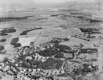 Kilmacolm, general view, showing Hydropathic Establishment and West Glen Road.  Oblique aerial photograph taken facing north.