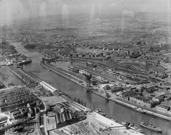 Glasgow, general view, showing Queen's Dock and Yorkhill Hospital.  Oblique aerial photograph taken facing north.