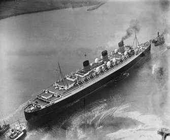 Queen Mary, River Clyde, Bowling. Oblique aerial photograph taken facing south-west.