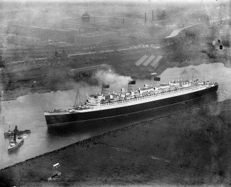Queen Mary, River Clyde, Clydebank.  Oblique aerial photograph taken facing east.