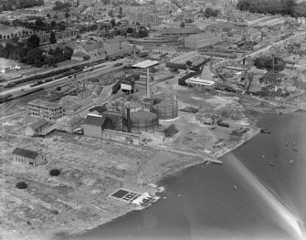 Alloa Gasworks, Kelliebank, Alloa.  Oblique aerial photograph taken facing north-east.