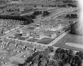 Hilton School, Hilton Road, Aberdeen.  Oblique aerial photograph taken facing south-east.