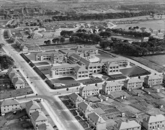 Hilton School, Hilton Road, Aberdeen.  Oblique aerial photograph taken facing south.
